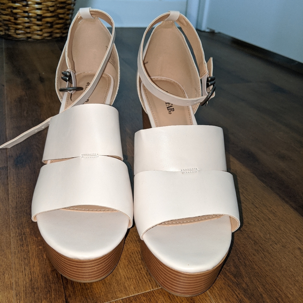 🏷️BOGO🆓 Cream wedge sandals